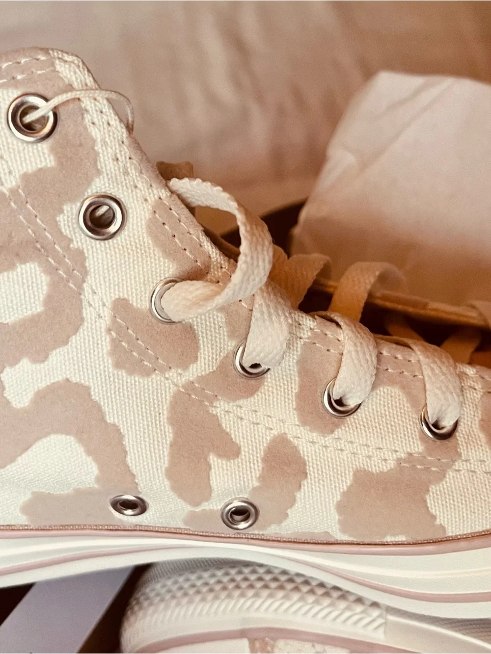 Converse High-Top Sneakers-Egret/Flush Stone Pink/Beige Camo Size 6 Kids NIB